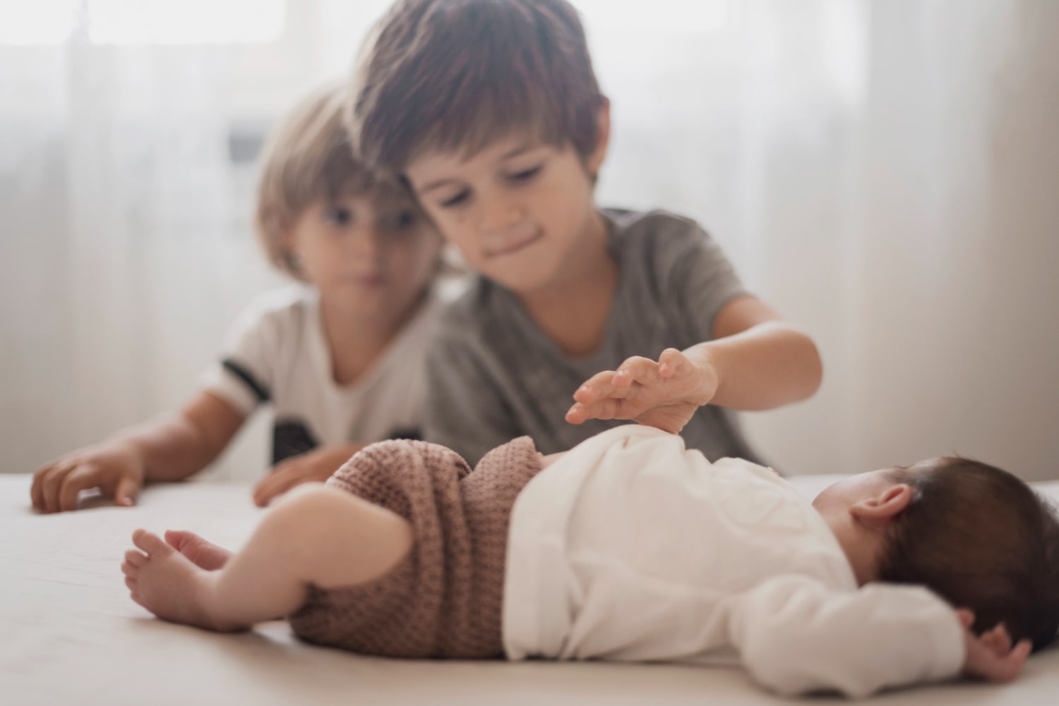 How To Deal With Toddler Hitting Younger Sibling